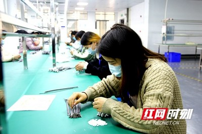 陳曉龍到湘西經開區新開工企業現場辦公